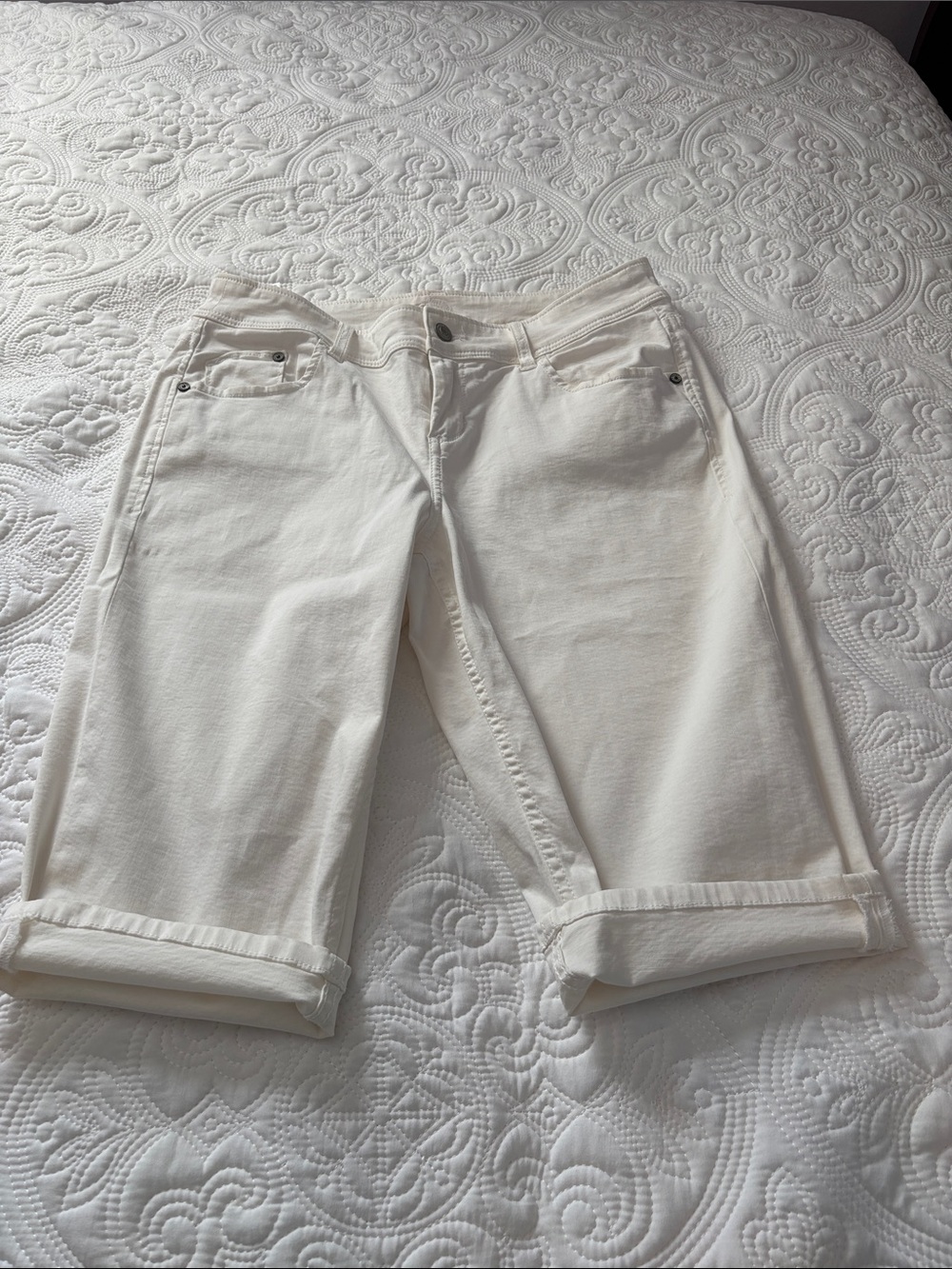 Tommy Bahama White Cropped Roll-Cuff Jeans